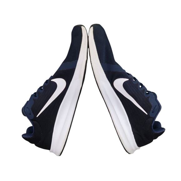Athletic_Shoes